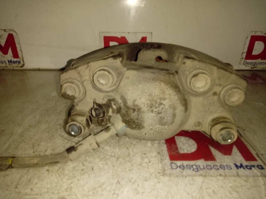 PINÇA TRAVÃO FRONTAL ESQUERDA AUDI Q5 2010 -