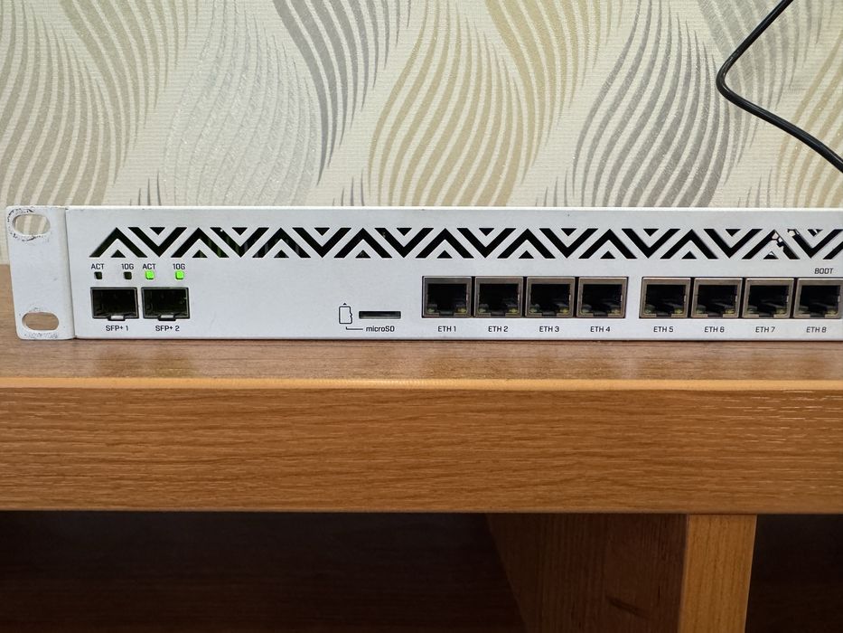 Маршрутизатор MikroTik Cloud Core Router CCR1036-8G-2S+