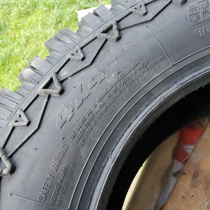 Продам 4 шини для позашляховика