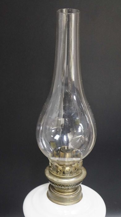 Piękna szklana  lampa naftowa   oryginał antyk