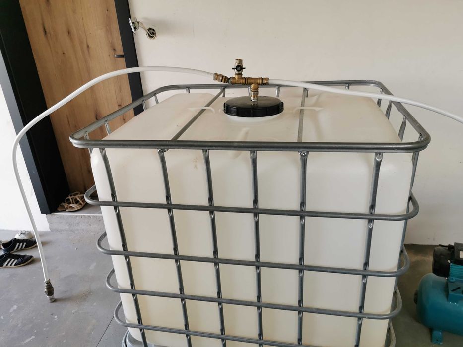 Mauzer 1000l czysty po wodzie