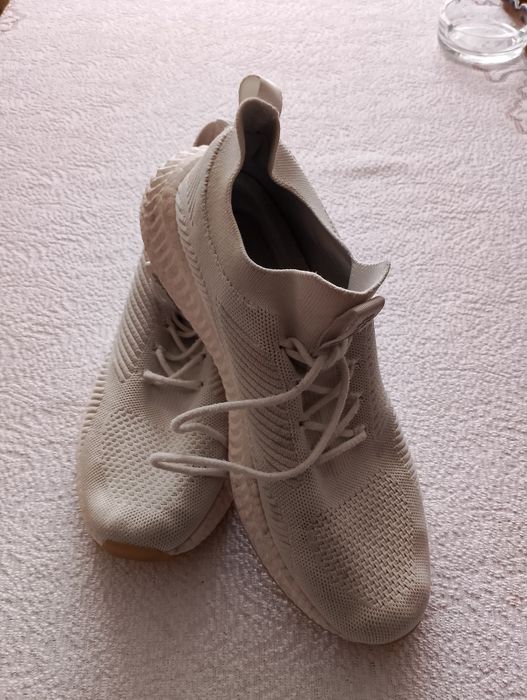 Buty sportowe męskie firmy Sprandi rozmiar 43 wkładka 27