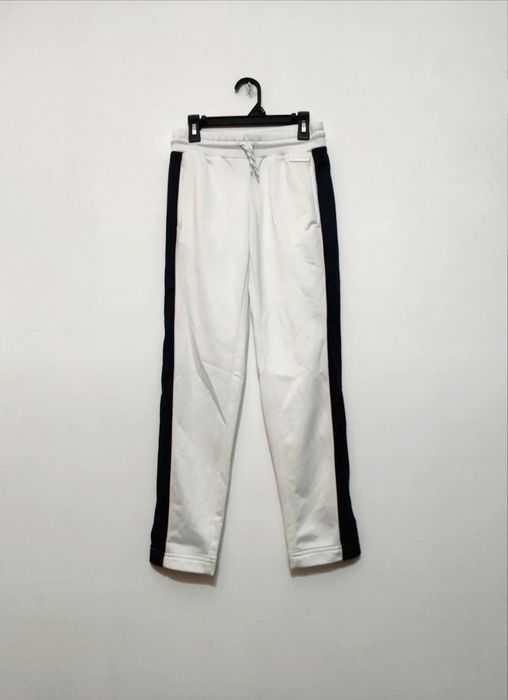 białe spodnie dresowe Converse