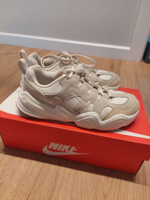 Sneakersy Nike Tech Hera