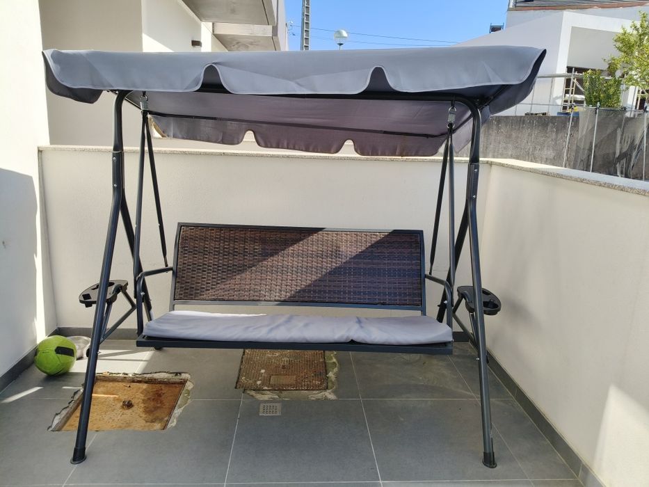 Baloiço de jardim externo novo.