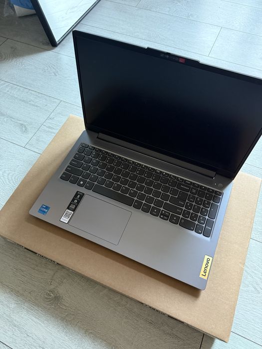 NOWY Laptop LENOVO IdeaPad Slim 3