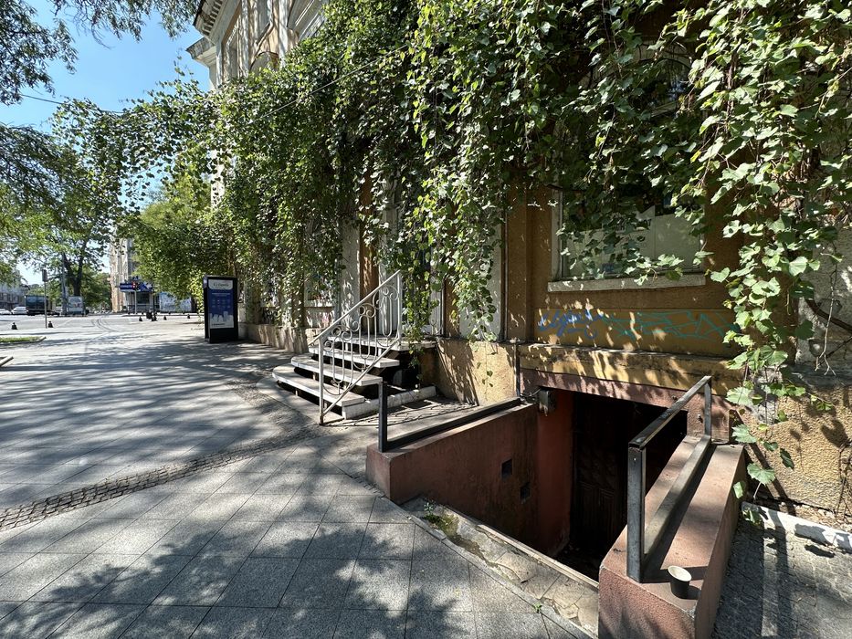 Продажа фасадного помещения в центре города