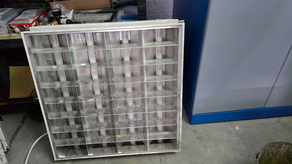 lampy rastrowe ze świetlówkami, do garażu 8 szt