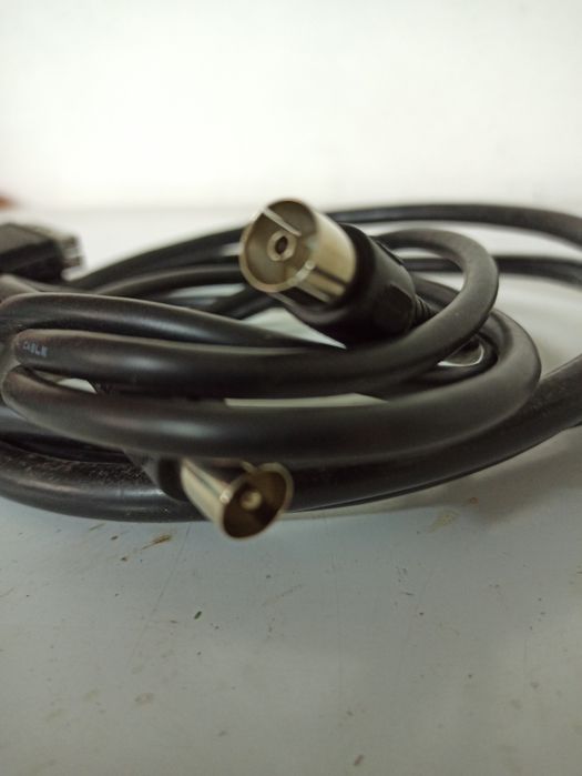 3 Various TV Cables64751292881539121