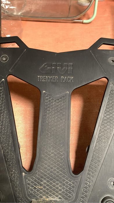 Suporte bagageira  topcase givi trekker honda