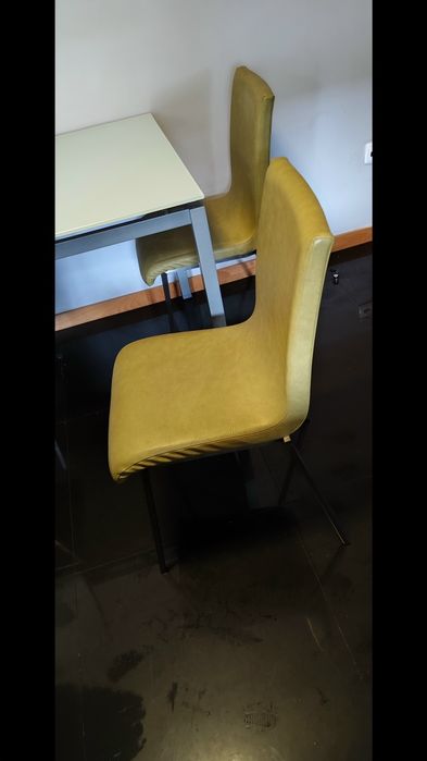 URGENTE | Mesa + cadeiras de cozinha