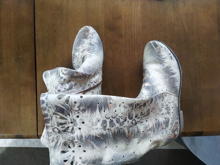 Сапожки, натуральна шкiра, 40,новi