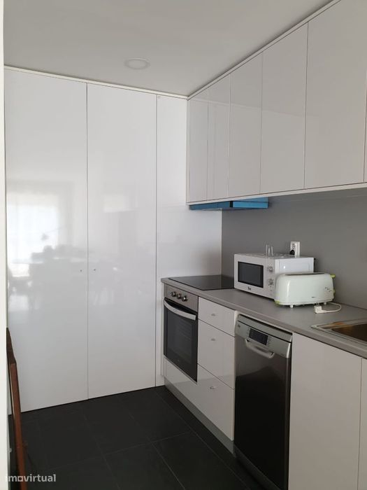 T1 Apartment with Balcony and Elevator in Porto