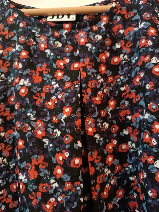 Bluzka granatowa w kwiaty rękaw 3/4