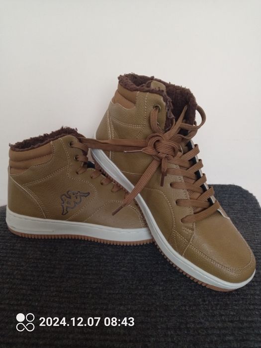 Markowe buty ocieplane Kappa.