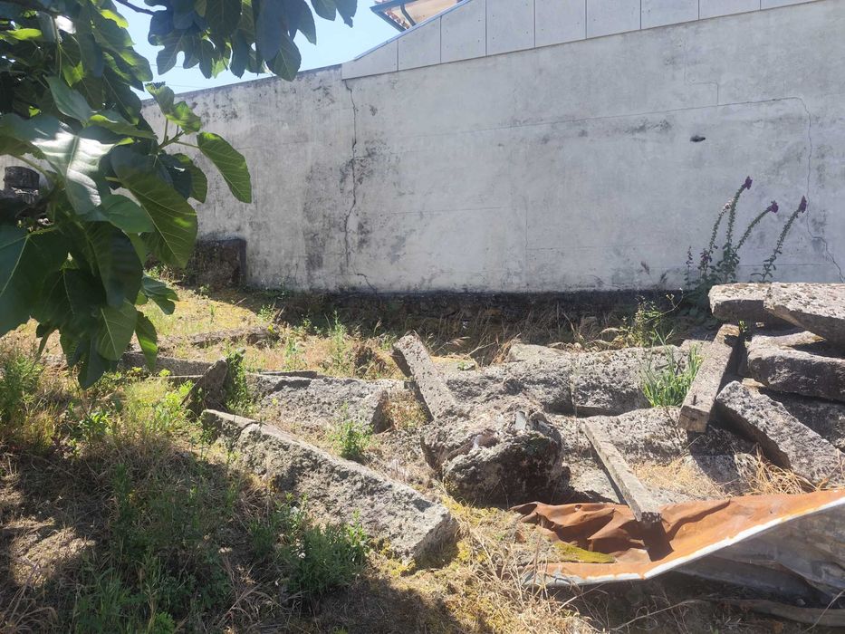 Vendo Pedra Rústica em Granito Maciço – Ideal para Muros, Lintéis, Degraus e Jardins