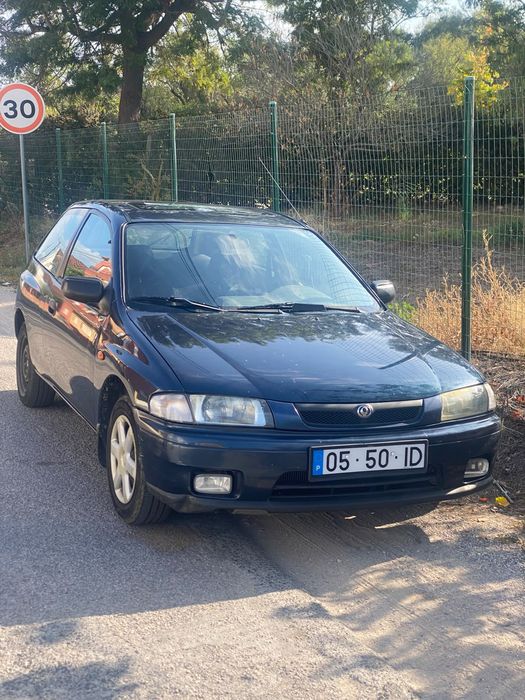 Vendo Mazda 323!