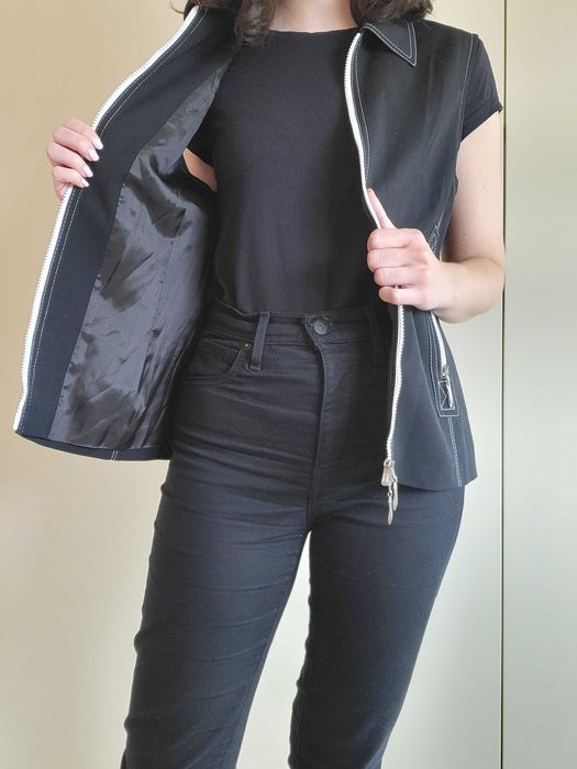 Colete Preto com Pesponto Branco - Apriori