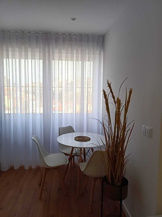 ALUGA-SE PARA ESTUDANTE ESTÚDIO T0 em Coimbra (ao lado Univ. Coimbra)