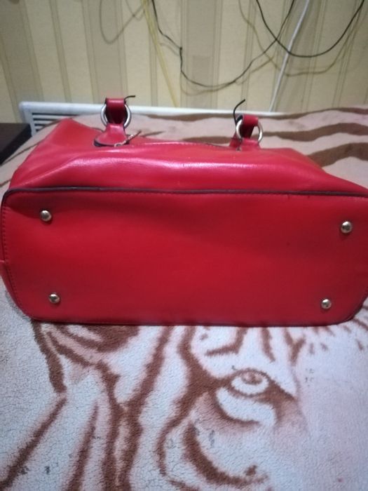 Продам кожаную женскую сумочку