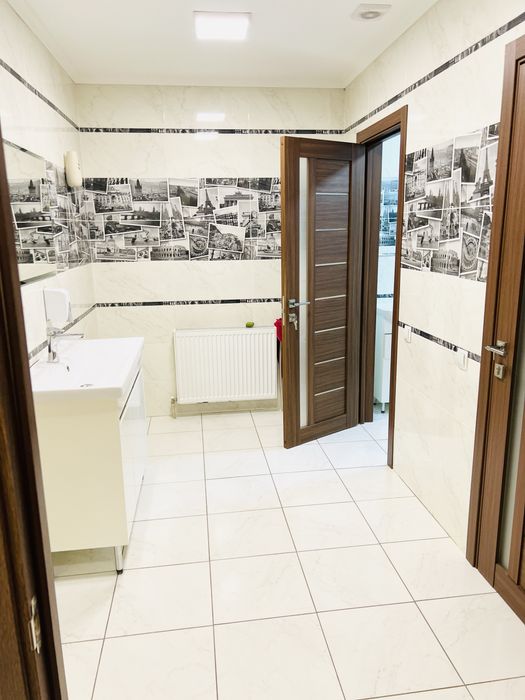 Продаж! Діючий офісний будинок 863м2 з ремонтом + земля 11.6 сот