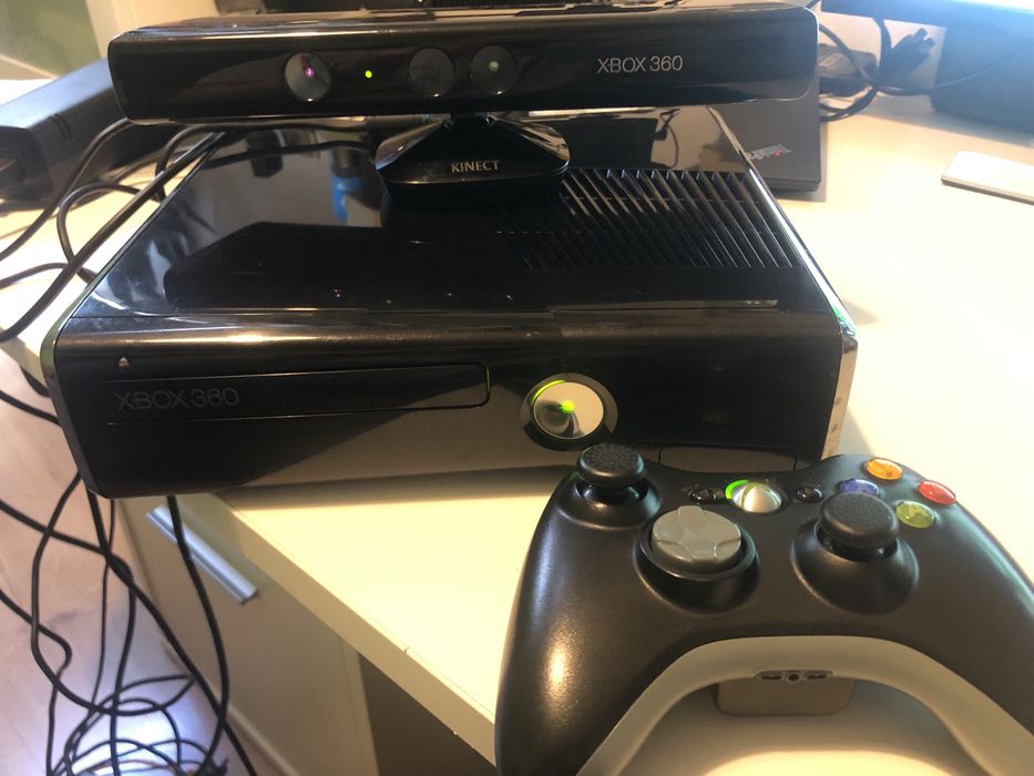 Konsola Xbox360s 250gb piano black kinect pad gry zestaw