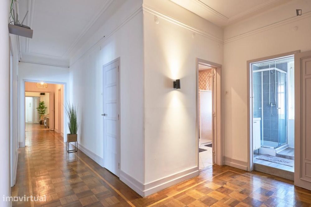 Quarto - localizado em Marquês de Pombal Lisbon