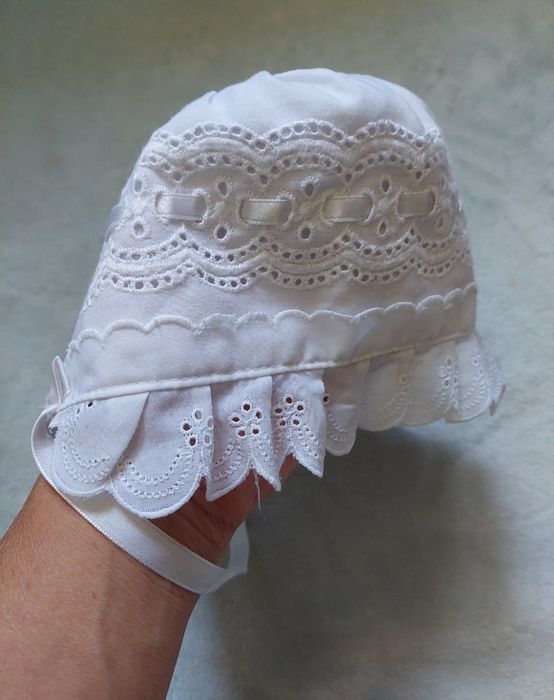 Śliczna czapeczka niemowlęca chrzest roczek