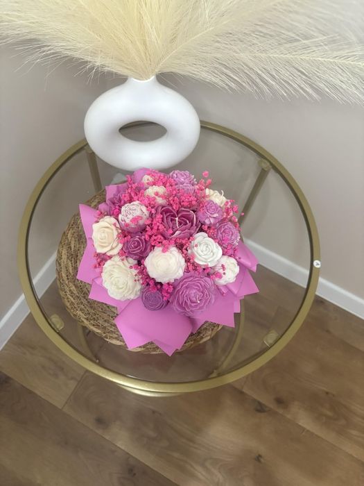 Bukiet z figurka babcia