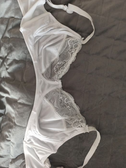 Stanik z koronką biały C 75