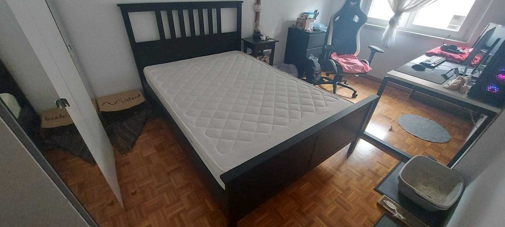 Cama de madeira, em boas condições(colchão não incluído)