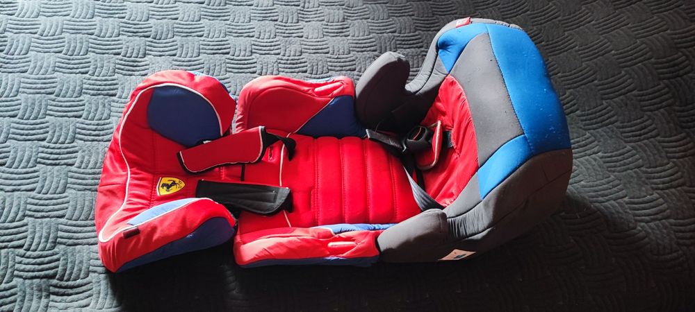 Дитяче авто крісло