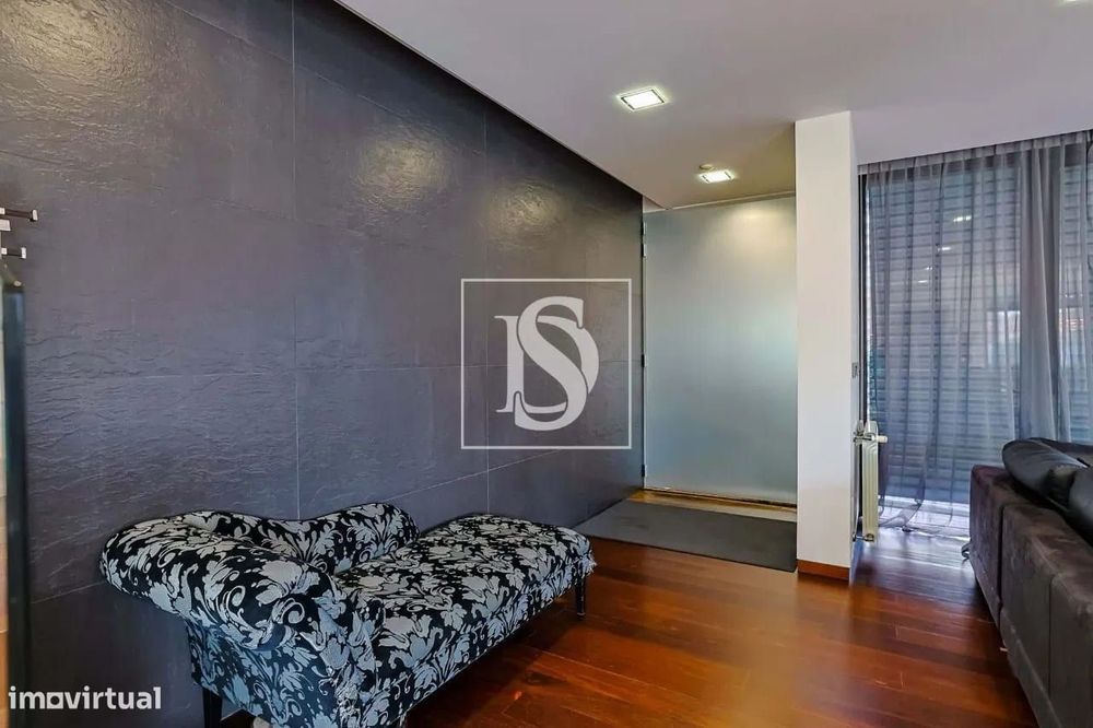 Moradia de Luxo, T4, com piscina e vista mar desde o terraço