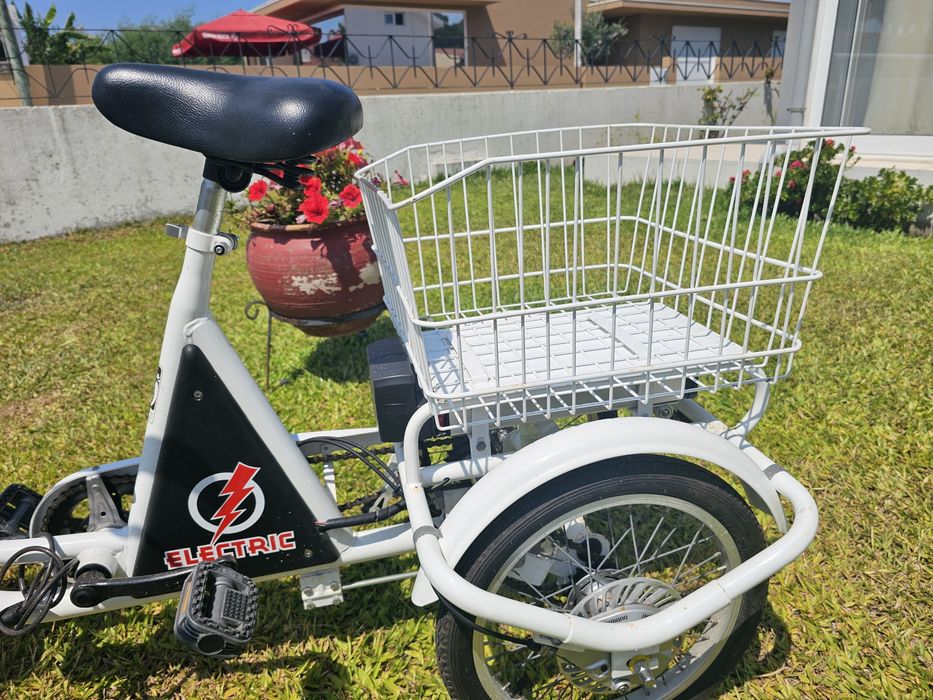 Triciclo a bateria