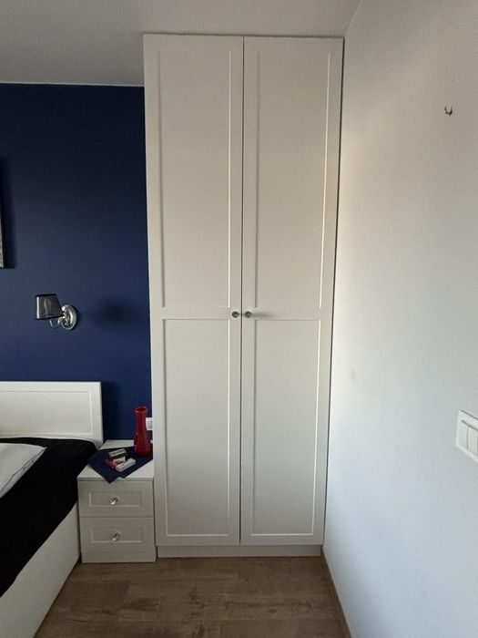 Biała lakierowana Duża Dwudrzwiowa szafa z półkami