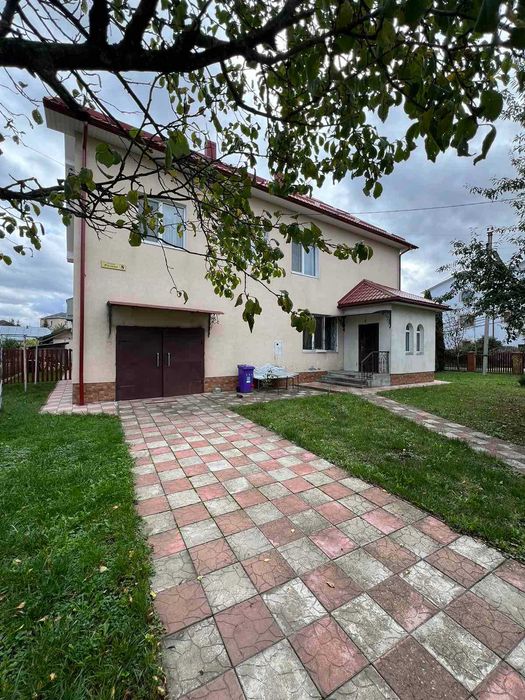 Продається затишний будинок у Крихівцях