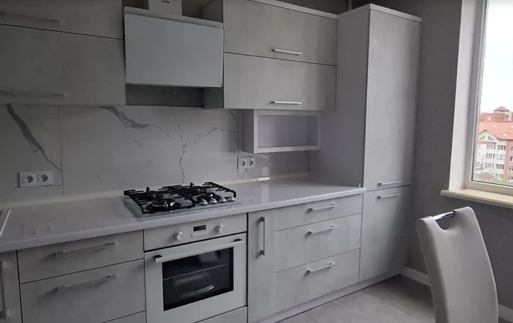 Продаж 2к квартири 72 кв. м на вул. Гнатюка Академіка