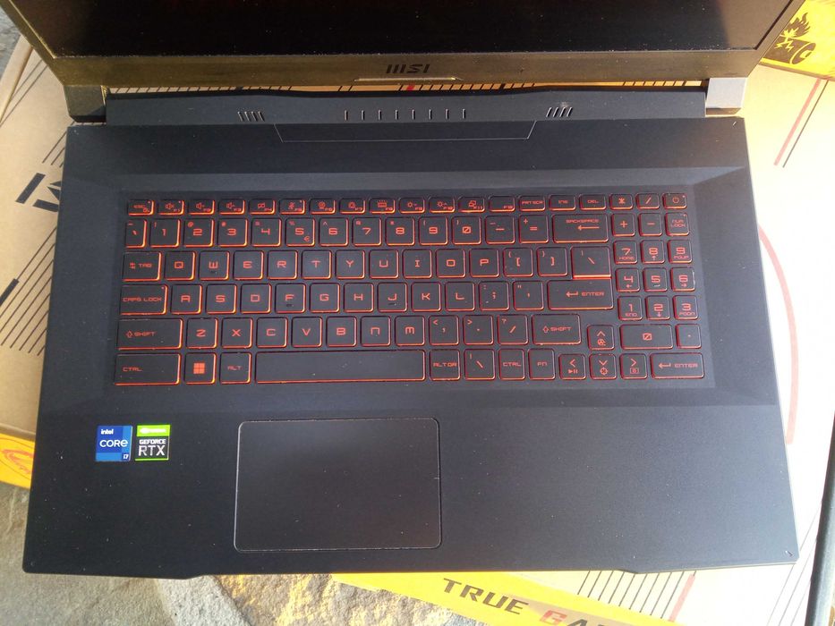 Laptop MSI Katana GF76 z pakietem graficznym Adobe CS6 licencja wieczysta