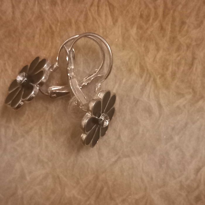 Продам винтажные серьги  Abella и серьги-черные цветы