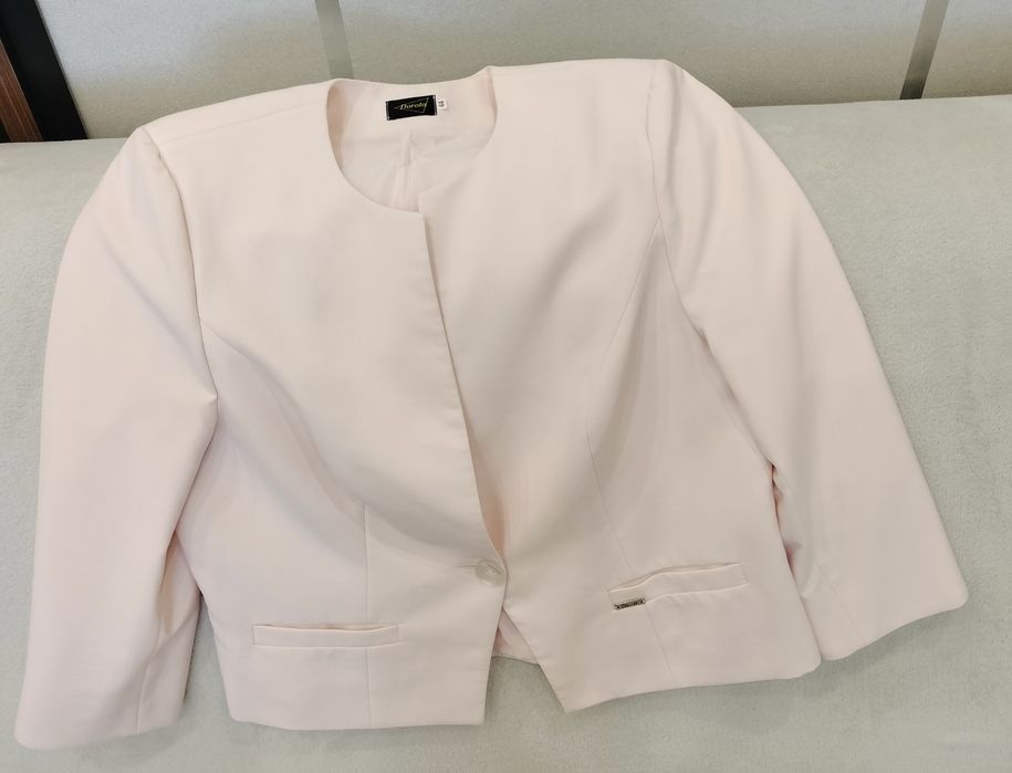 Używana elegancka marynarka w kolorze jasnego różu