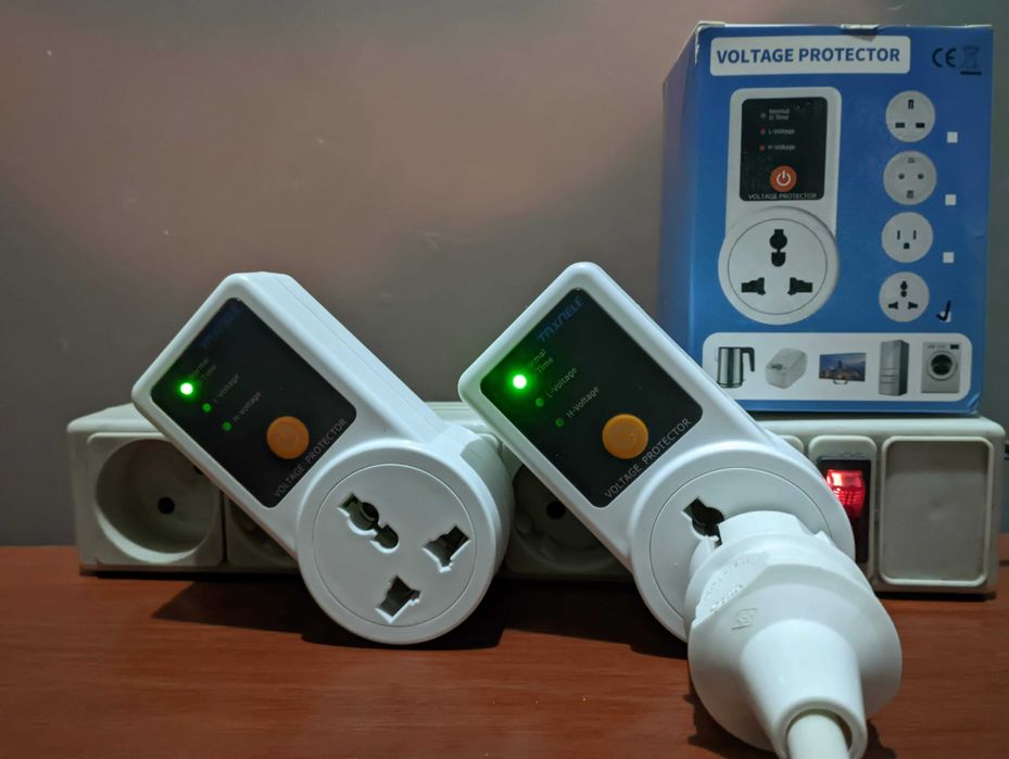 Реле контроля напряжения в розетку дисплей  ручная настройка 220В 16А