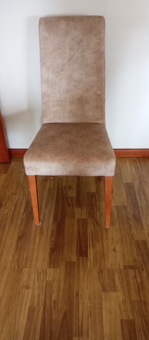 Mesa e quarto cadeiras