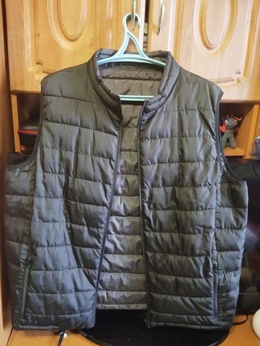 Продаю    4чол.жилетки розмір 54,58