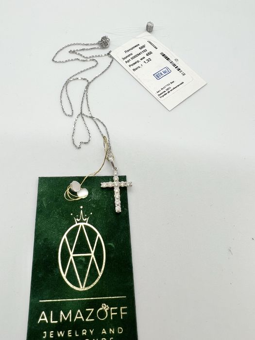 Золотий хрестик з натуральними діамантами. 0.64 карат.