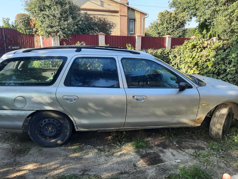 Продам машину FORD MONDEO