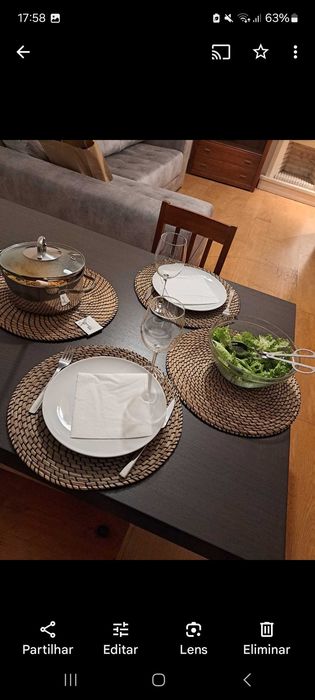 Mesa de jantar em muito bom estado