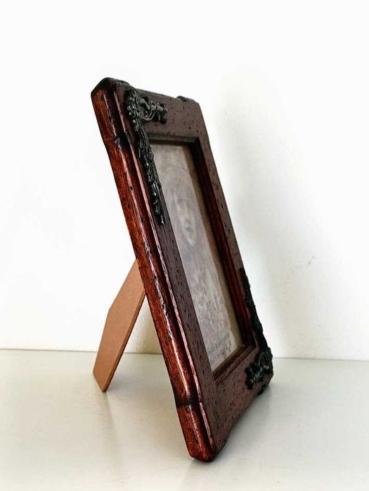 Moldura nova em madeira com aplicações em estanho puro