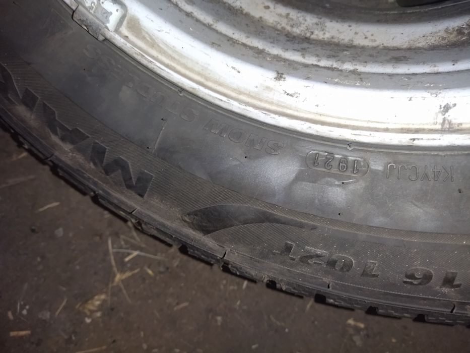 Продам комплект шин