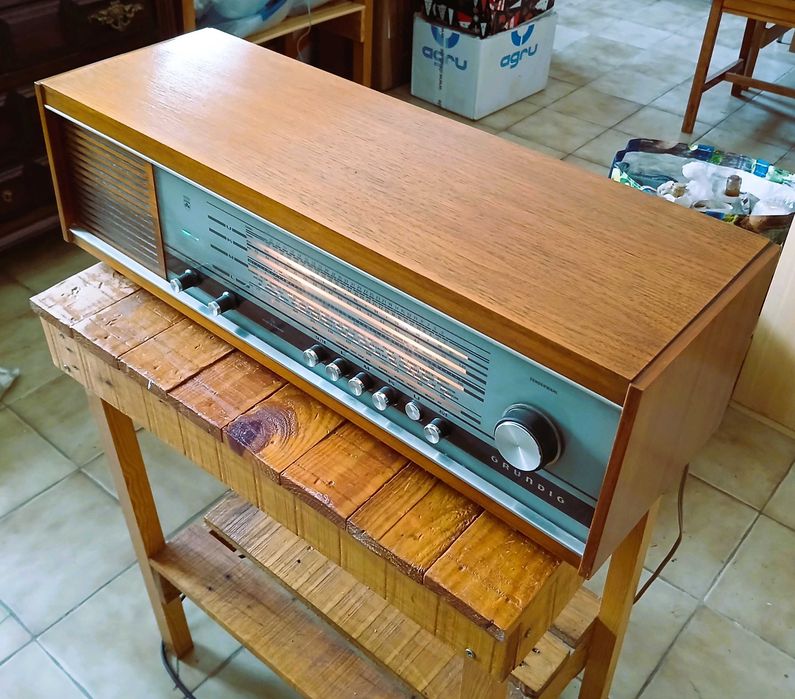 Rádio Grundig RF145