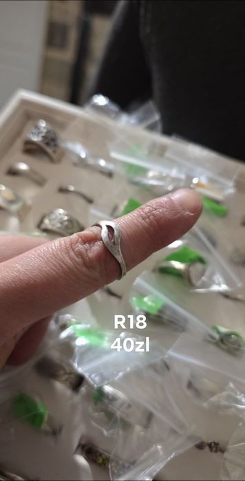 Pierścionek srebrny R 18